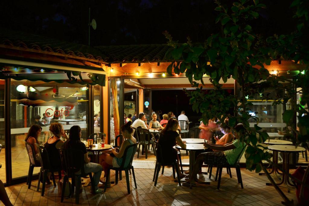 Camping La Sousta**** Remoulins Zewnętrze zdjęcie