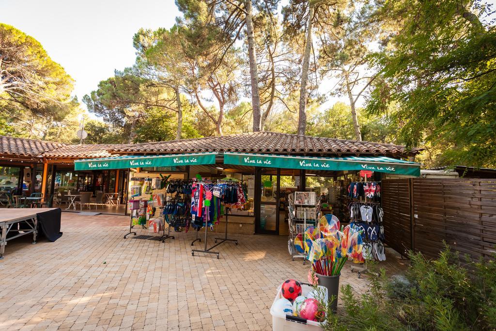 Camping La Sousta**** Remoulins Zewnętrze zdjęcie