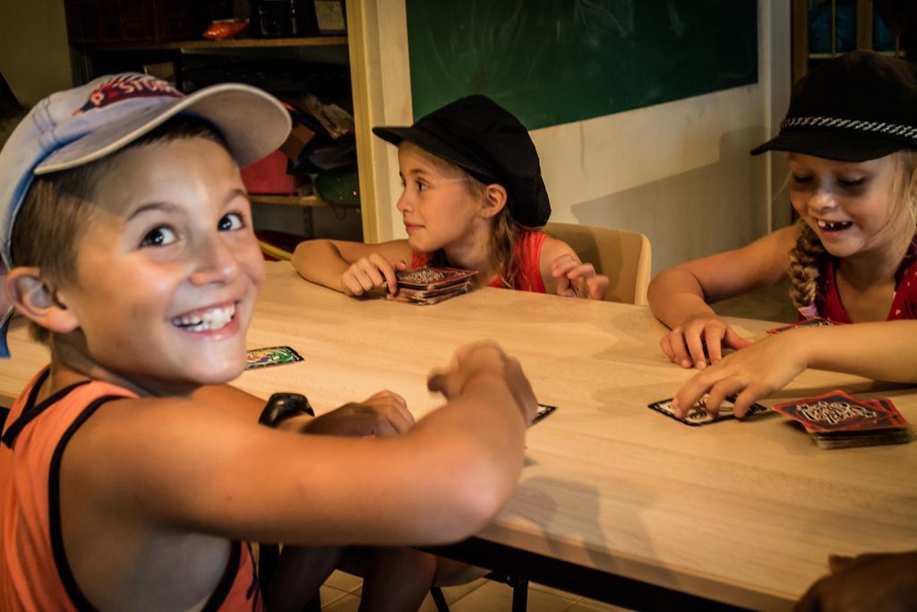 Camping La Sousta**** Remoulins Zewnętrze zdjęcie