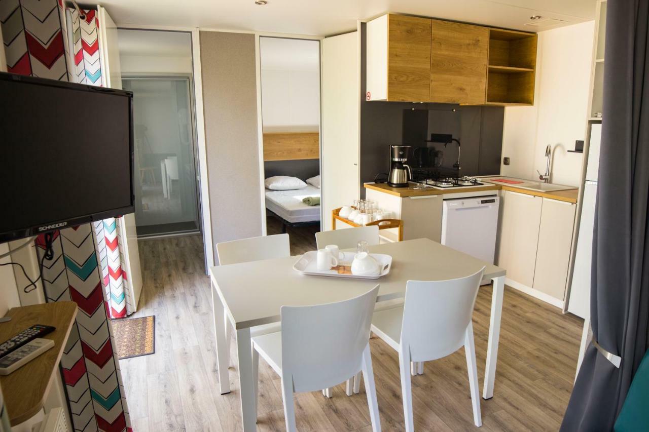 Camping La Sousta**** Remoulins Zewnętrze zdjęcie